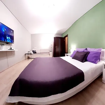 Rusiyanova 16 Apartment